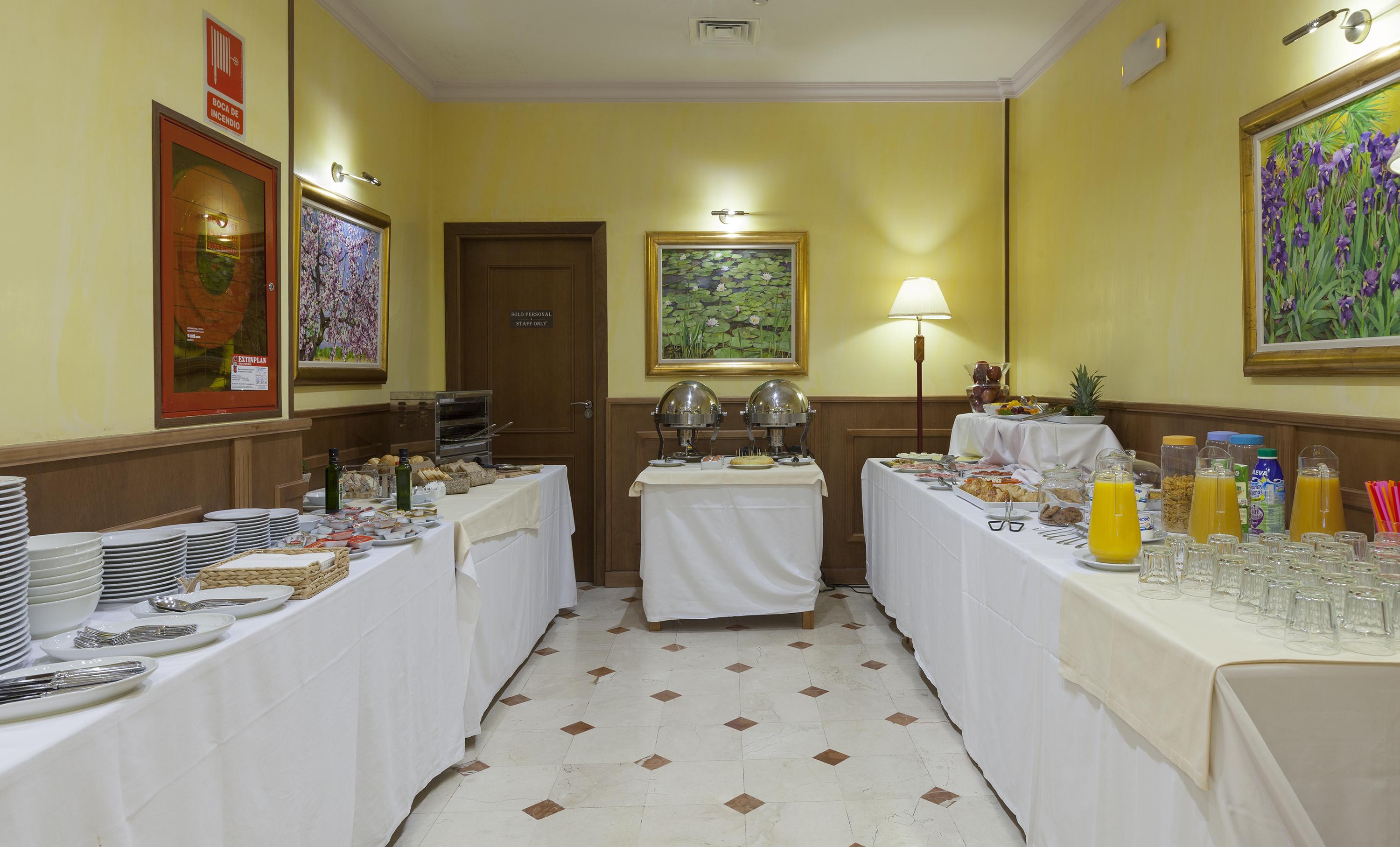 Hotel Agora Juan De Austria Madrid Esterno foto