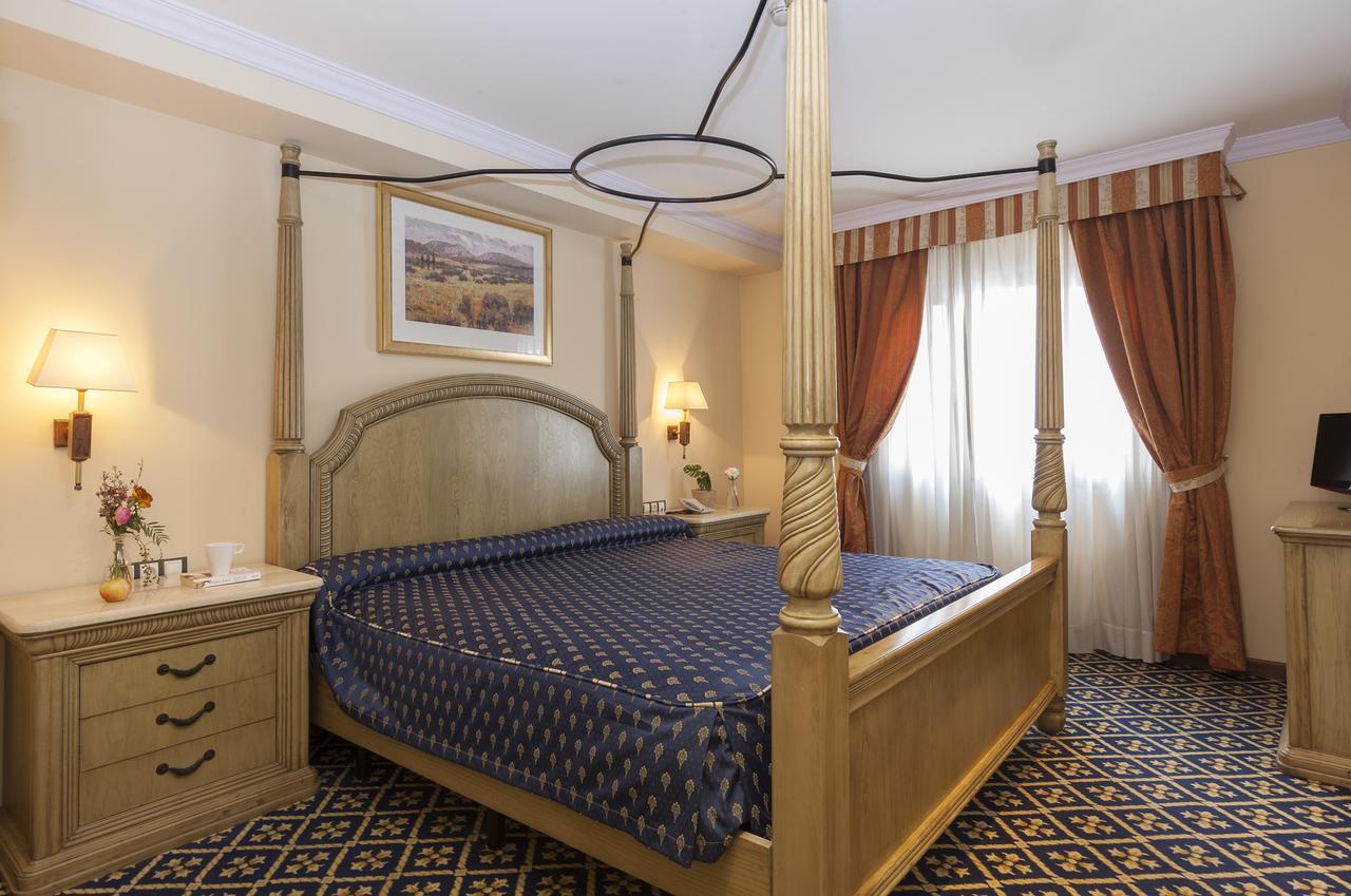 Hotel Agora Juan De Austria Madrid Esterno foto