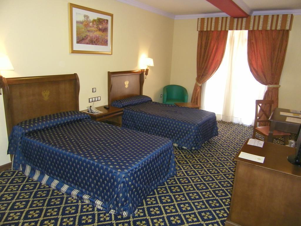 Hotel Agora Juan De Austria Madrid Esterno foto
